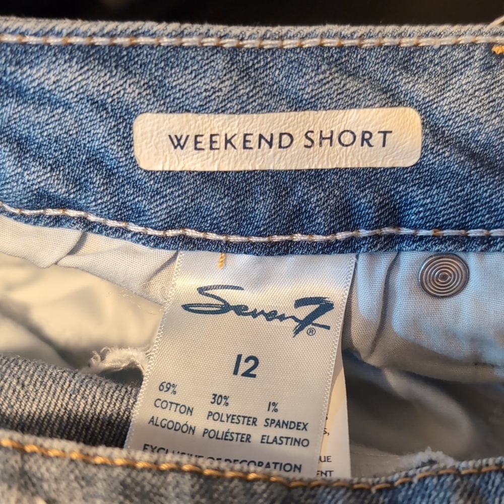 Seven 7 Frayed Weekend Denim Light Wash Distressed Shorts SZ 12 - Picture 13 of 13